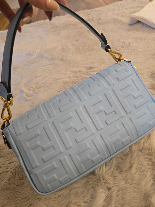 Светлосиня дамска чанта FENDI baguette