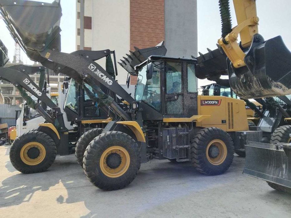 Фронтальный погрузчик XCMG LW 300 FN (1.8 м/куб, джойстик)