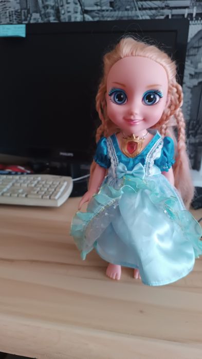 Продам куклы и игрушки.