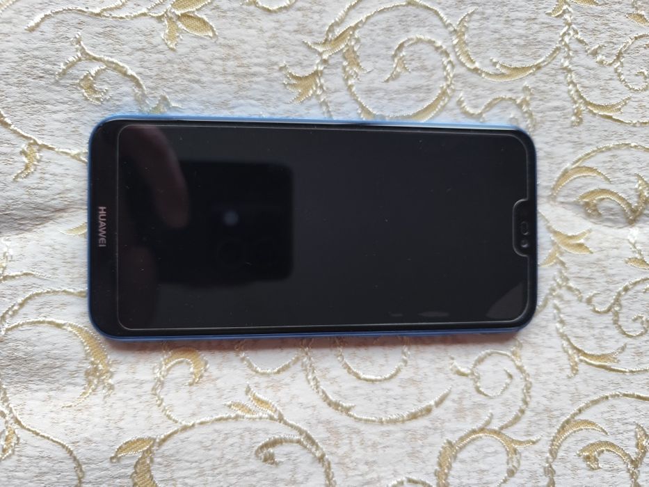 Продавам смартфон Huawei p20lite