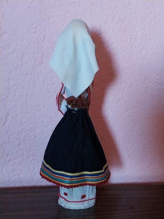 Дървена кукла ,тениски с българска носия,детски мини барабани и други