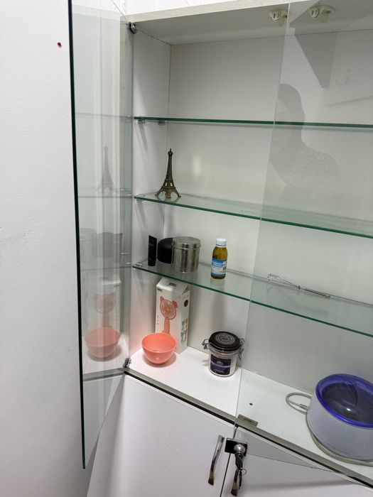 kushet bn shkafcha sotiladi salon uchun kup ishlatilmagan ikkalasinii