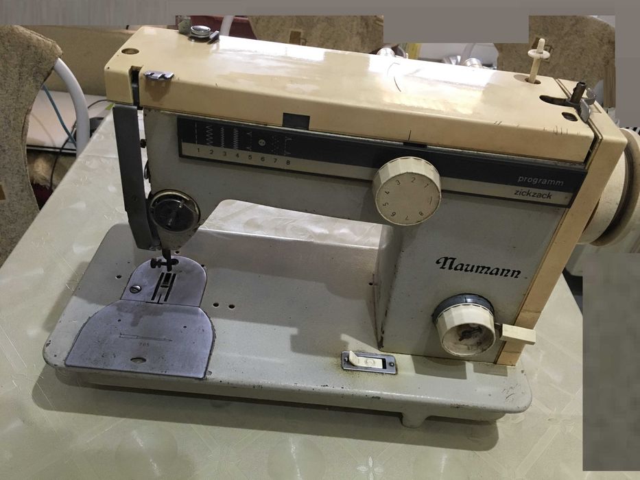 Pentru piese, masina de cusut .