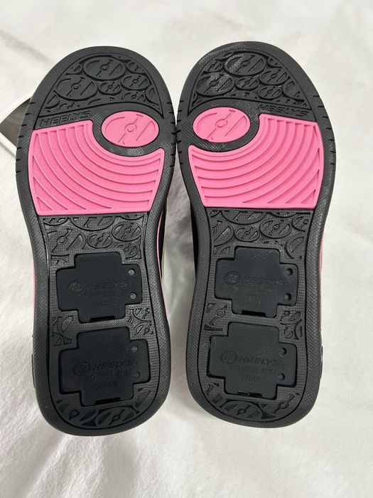 Adidasi / pantofi cu roti/role HEELYS , noi. Nefolositi