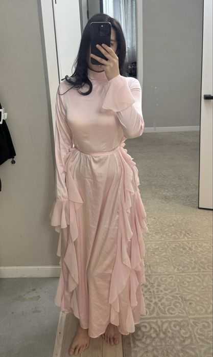 Розовое платье.     .