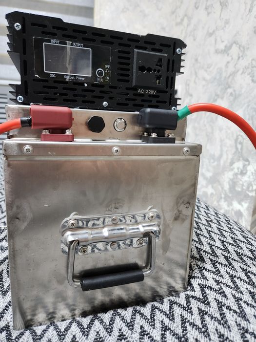 Инверторы все новое 8000вт  рассчитан можно снабжать дом светом