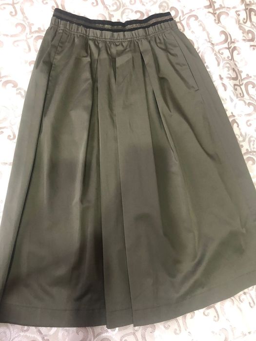 Продаётся юбки длина средни