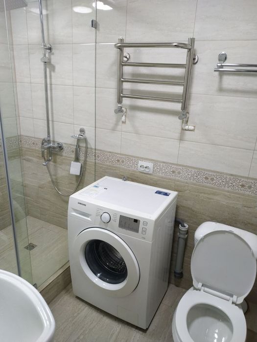 Продаю квартиру ул. Бабура 85 . в центре 3 комнаты,