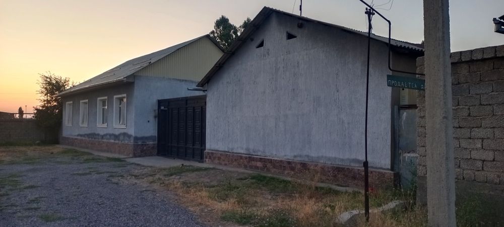 13 sotiq uy sotiladi xamma sharoit bor tayyor uy 9 xona 2 ta sanuzel