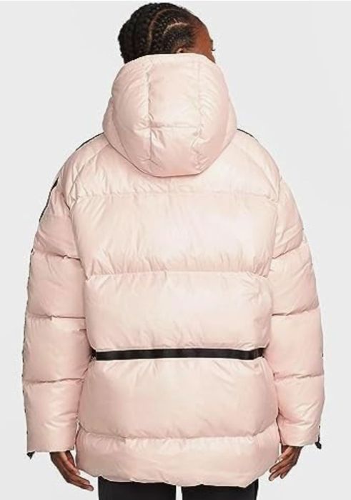 Nike оргинално пише ем размер но е хл