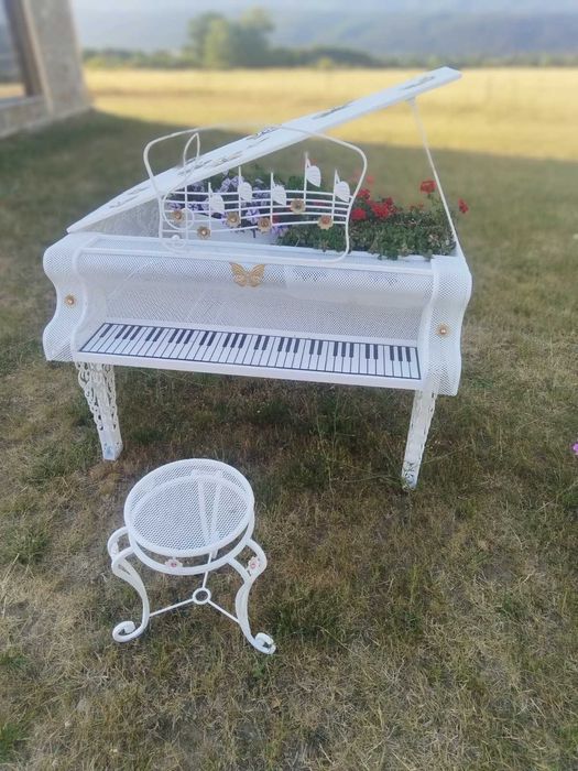 Цветарник за градинска декорация ръчна изработка