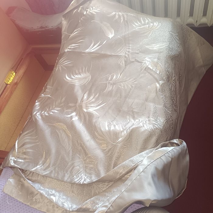 Продам шторы новые