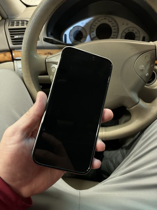 Продам 16 про макс