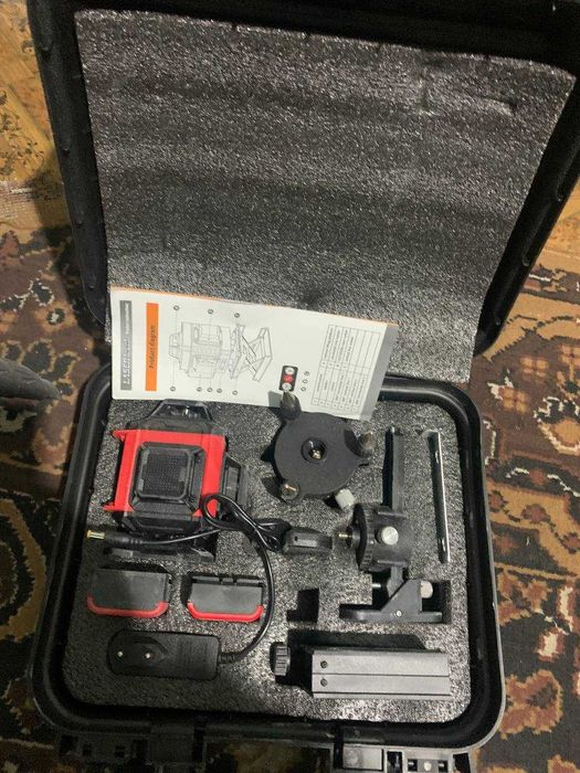 лазерный уровень новый за 580 тыш брал со стойкой