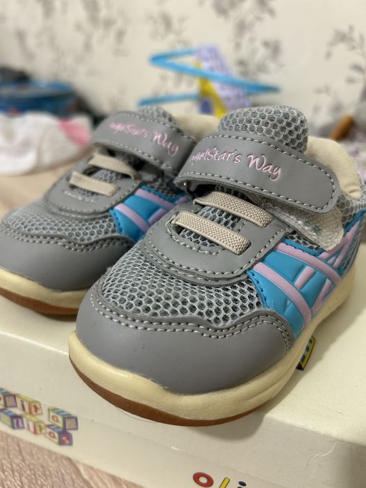 Продам кроссовки