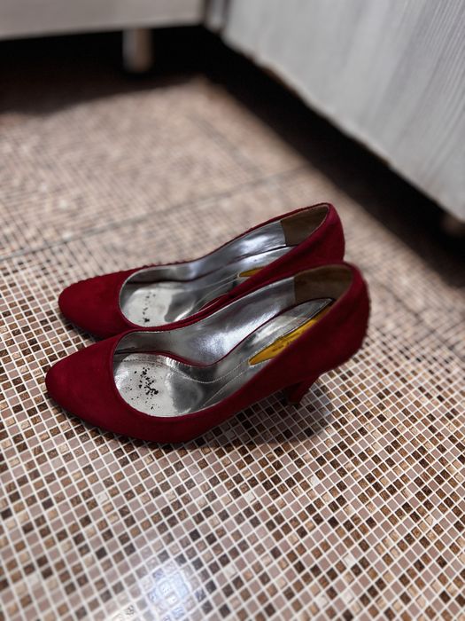 Туфли красные замшевые
