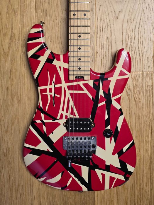 Vand / Schimb chitara electrica EVH Striped series RED