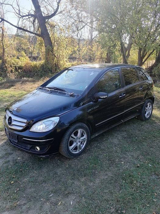 На Части! B class W245 200 CDI Ръчна