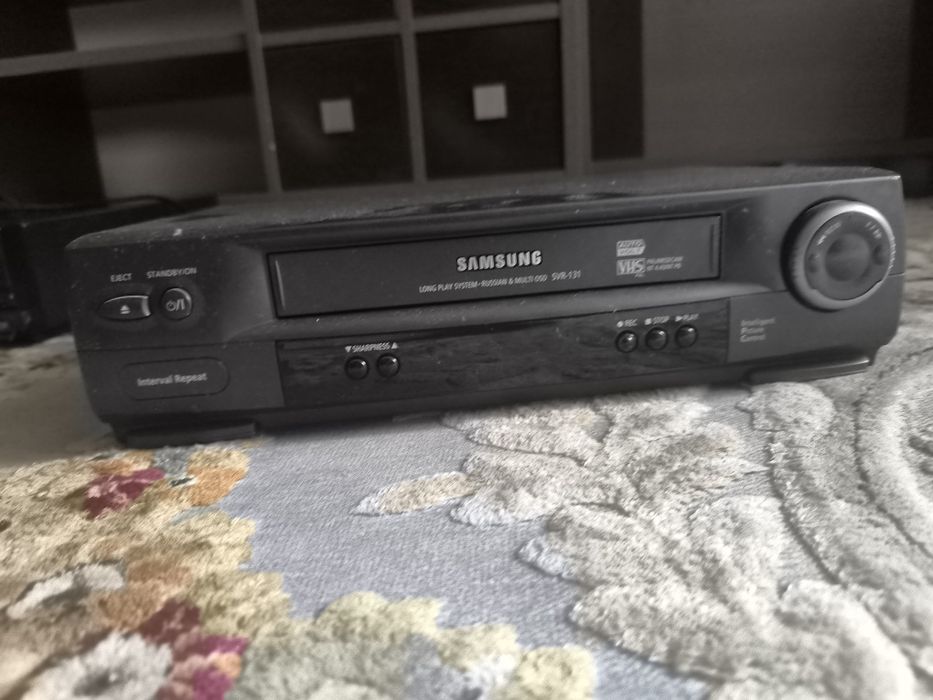 Продам вместе три видеомагнитофона.