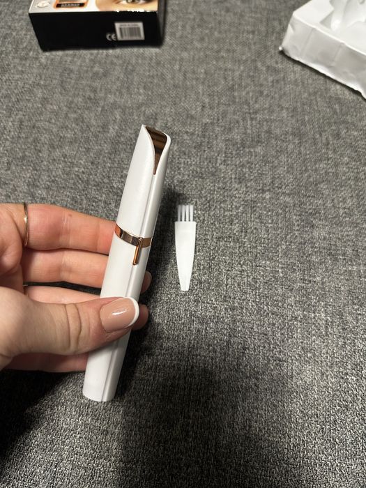 Епилатор за вежди