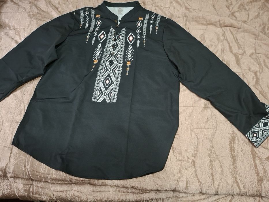 Риза със щамповани шевици