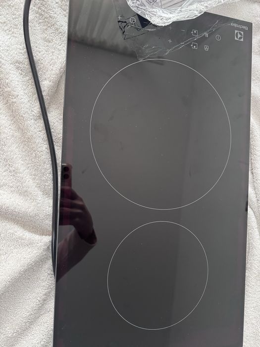 Plită cu inducție Electrolux – NOUĂ, nefolosită
