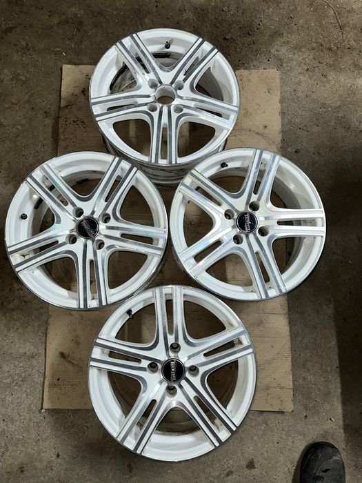 R16 PCD 4*108  Комплект легкосплавных дисков