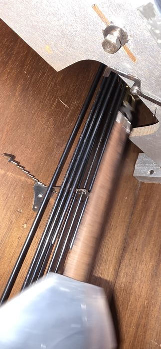 Настенные четвертные часы с боем.