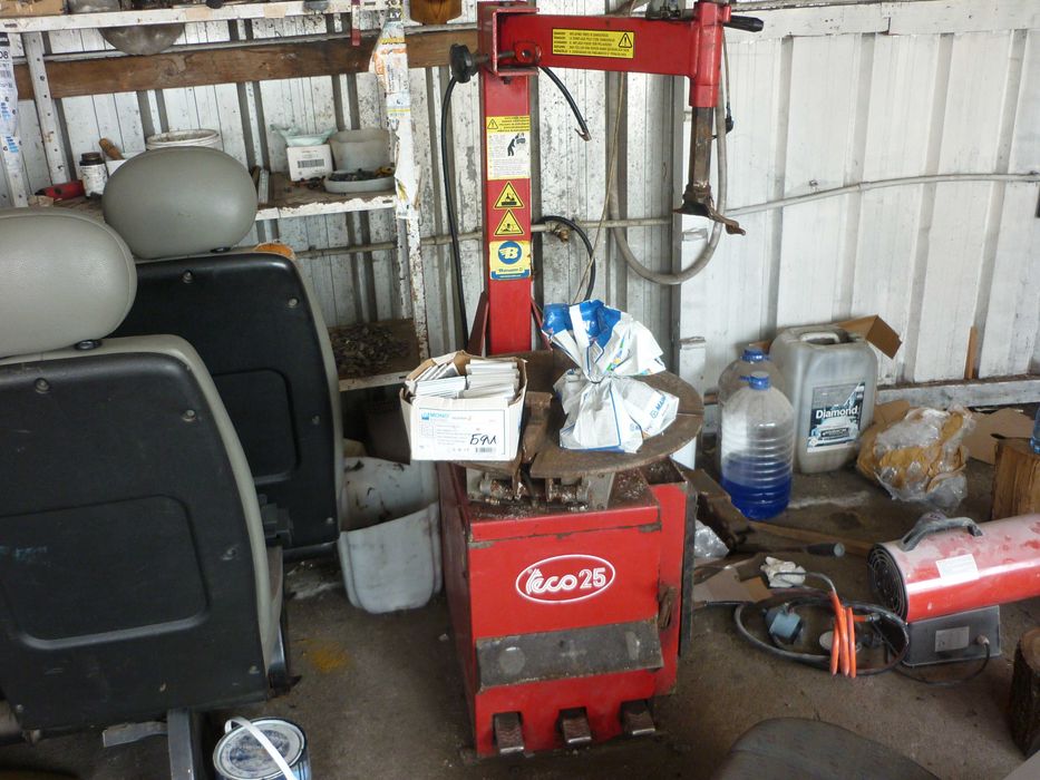 Машини за демонтаж и баланс на гуми