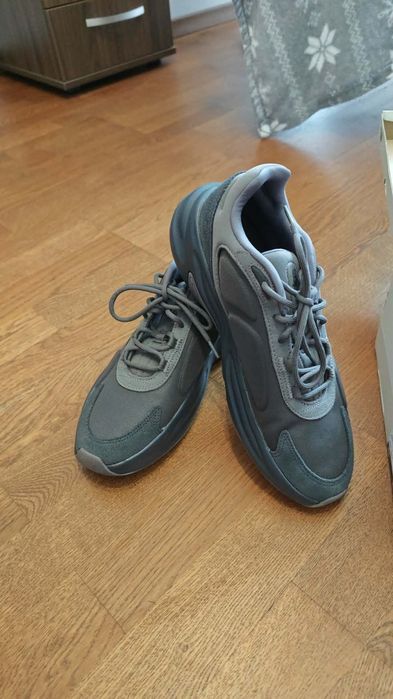 Sneakers barbati Adidas ,marimea 45, noi cu etichetă.