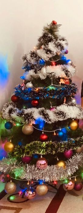 Новогодняя ёлка с игрушками