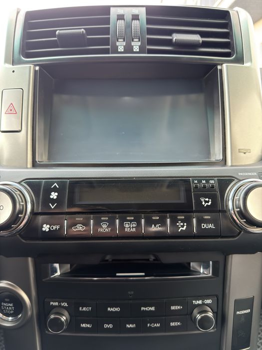 complet cu ramă. Synteco SRTi Radio auto și navigație. A fost instalat pe un Prado 150 din 2011.