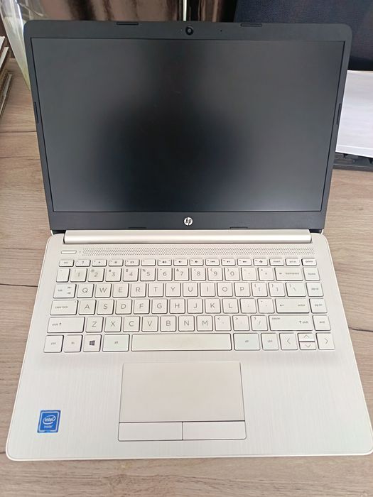 Ноутбук сотилади