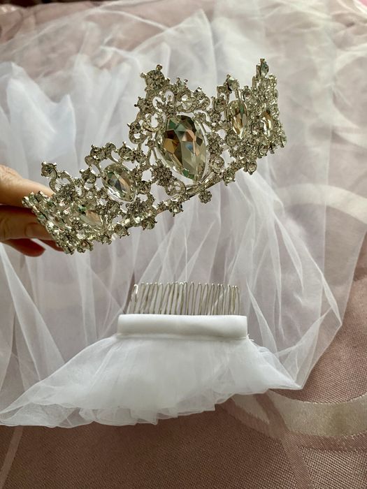 Свадебное платье , фота , диадема,