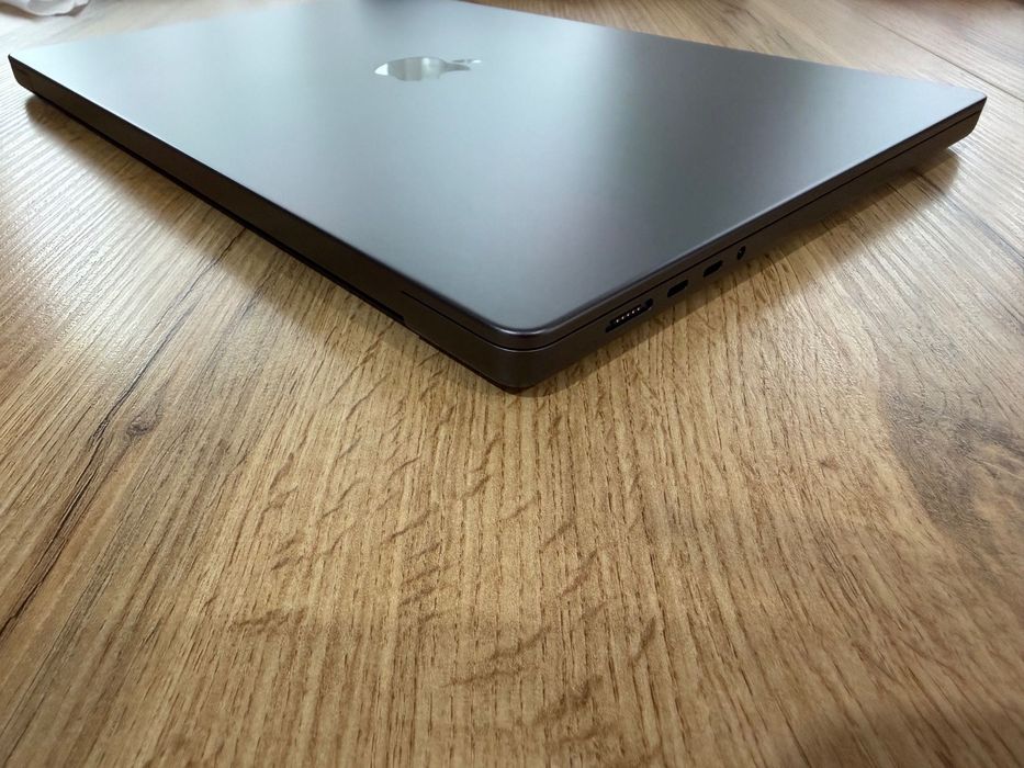 НОВ MacBook Pro 16" M5 PRO Chip 18-CPU/20-GPU/24GB RAM/1TB SSD В ГАРАНЦИЯ ДО 20.04.2027г