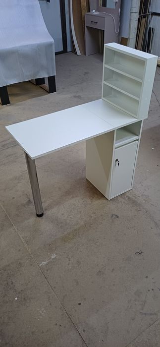 Маникюрные столы в наличии новые