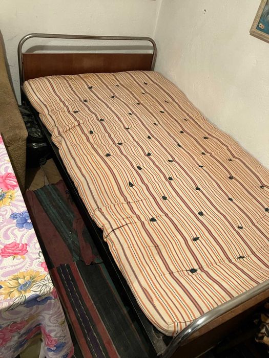 диван-спалня и легло на пружина