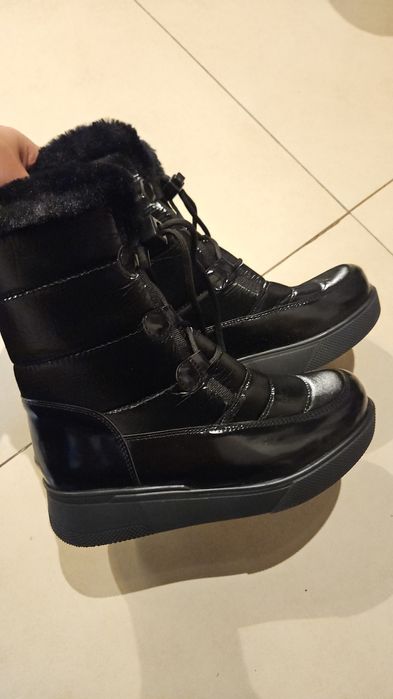 Ghete de zapada cu talpa antialunecare