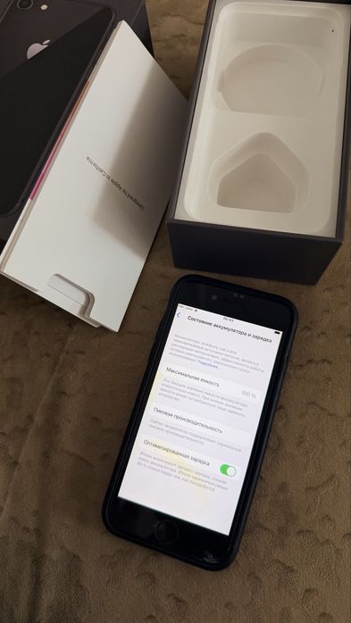 iPhone 8, 64 mg 100%