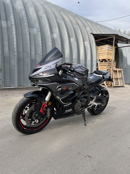 Спорт-байк  мотоцикл