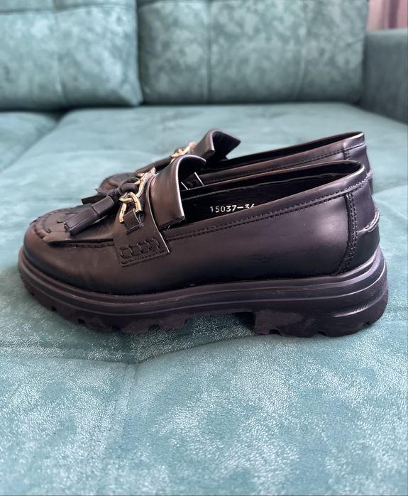 Чёрные лоферы Neslihan Canpolat