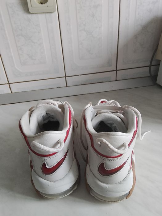Vând Nike Air more uptempo