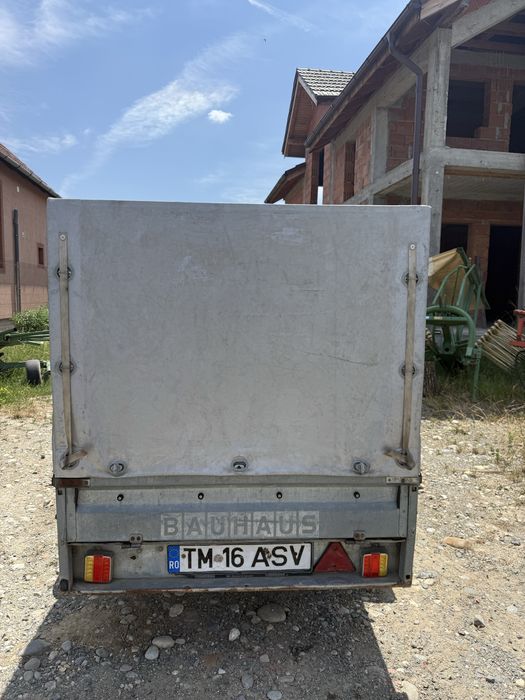 Vand sau schimb Remorca 750kg cu prelata