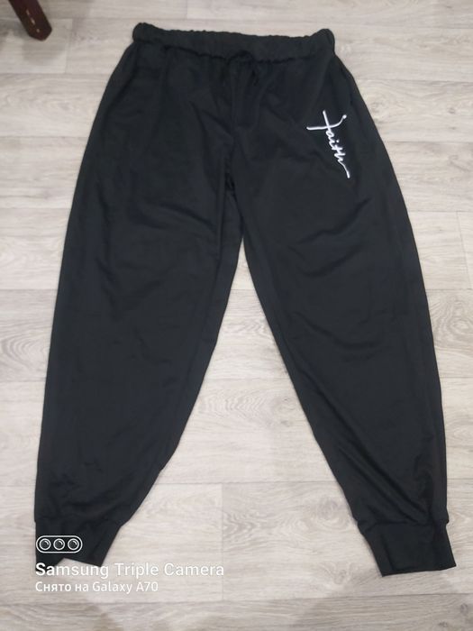 Продам костюм новый