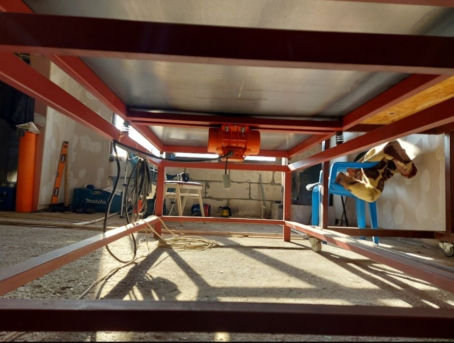 Masa de vibrat placi de gard