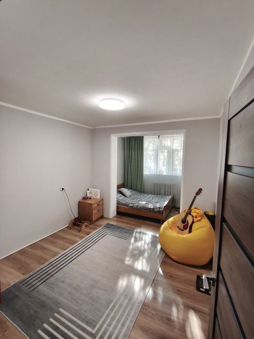 Продается квартира 4 комнатная с двором