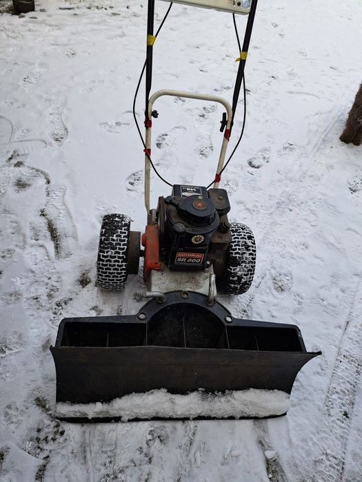 Lama de zăpadă cu motor