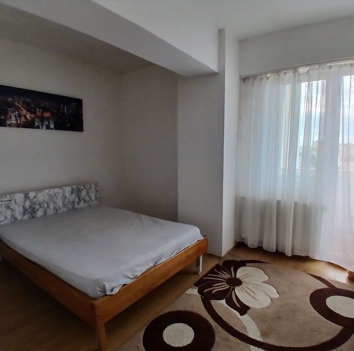 Închiriez apartament Decomandat zona Mihai Viteazu