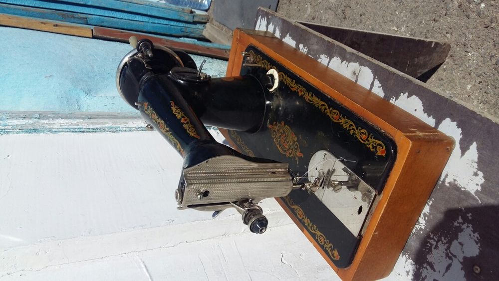 Продам швейную машину