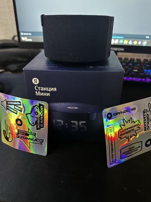 СРОЧНО! Яндекс Станция Мини с часами, как новая!